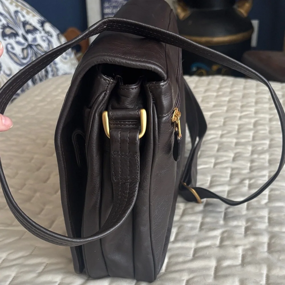 ILI New York Toronto Dark Brown Genuine Leather Messenger Bag